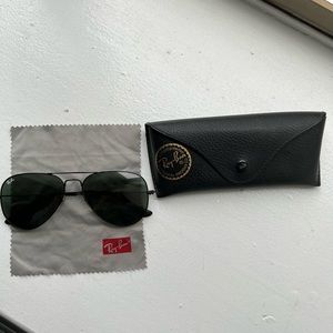 Ray-Ban Black Aviators Rb3558